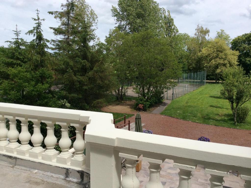 Château Des Tourelles Le Wast Exterior foto